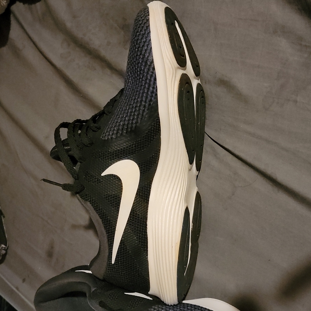 Nikes - Picture 2 of 4